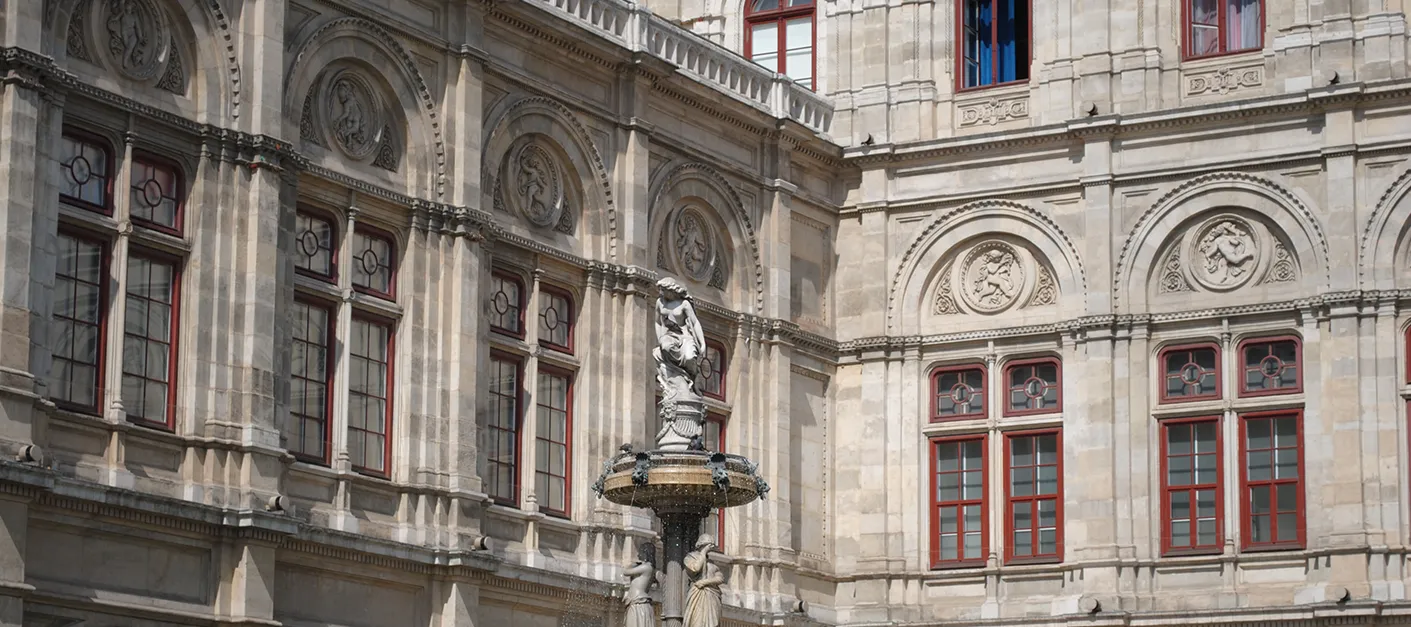 Vienna | Hop on Hop off Tour with Schobrunn Palace 